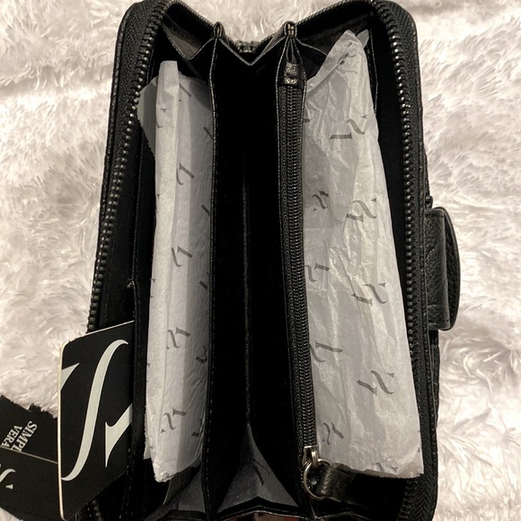 New Simply Vera Wristlet with Tags & Plastic Covering - Picture 3 of 5